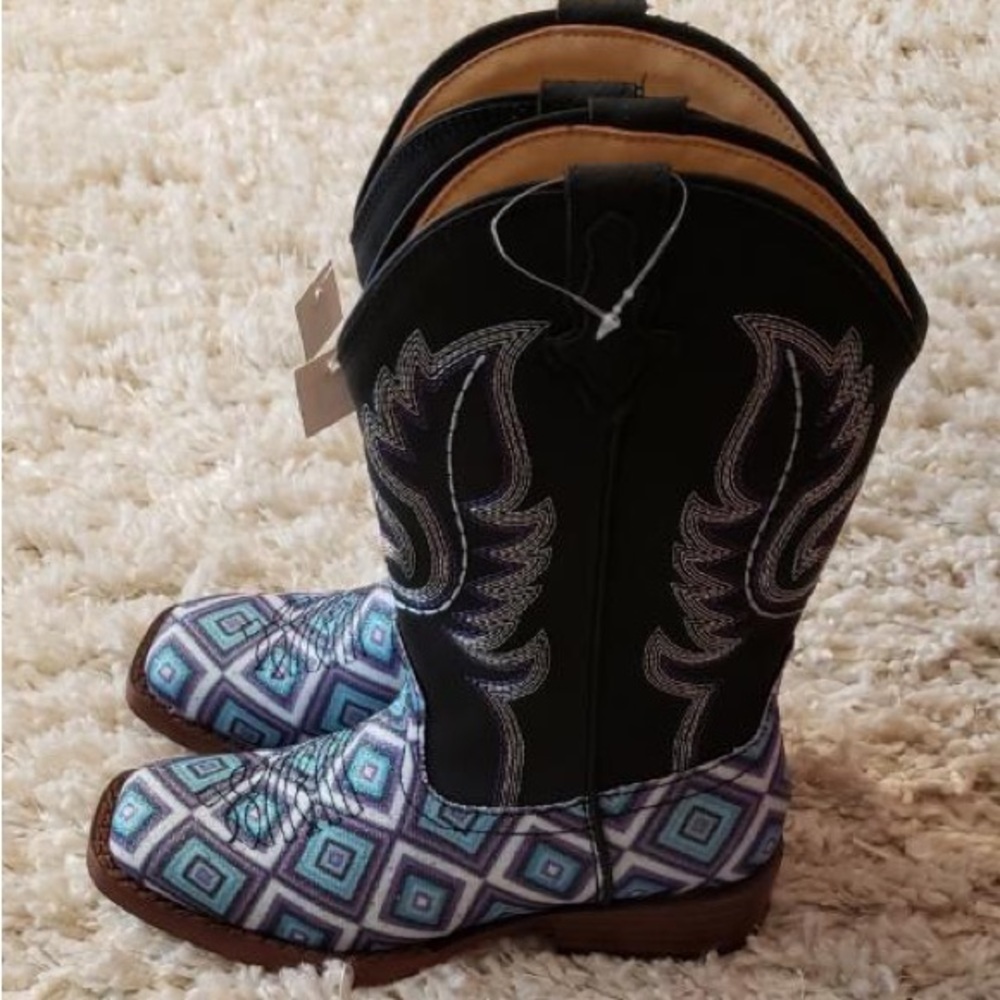 Girl’s Boot Barn cowboy boots